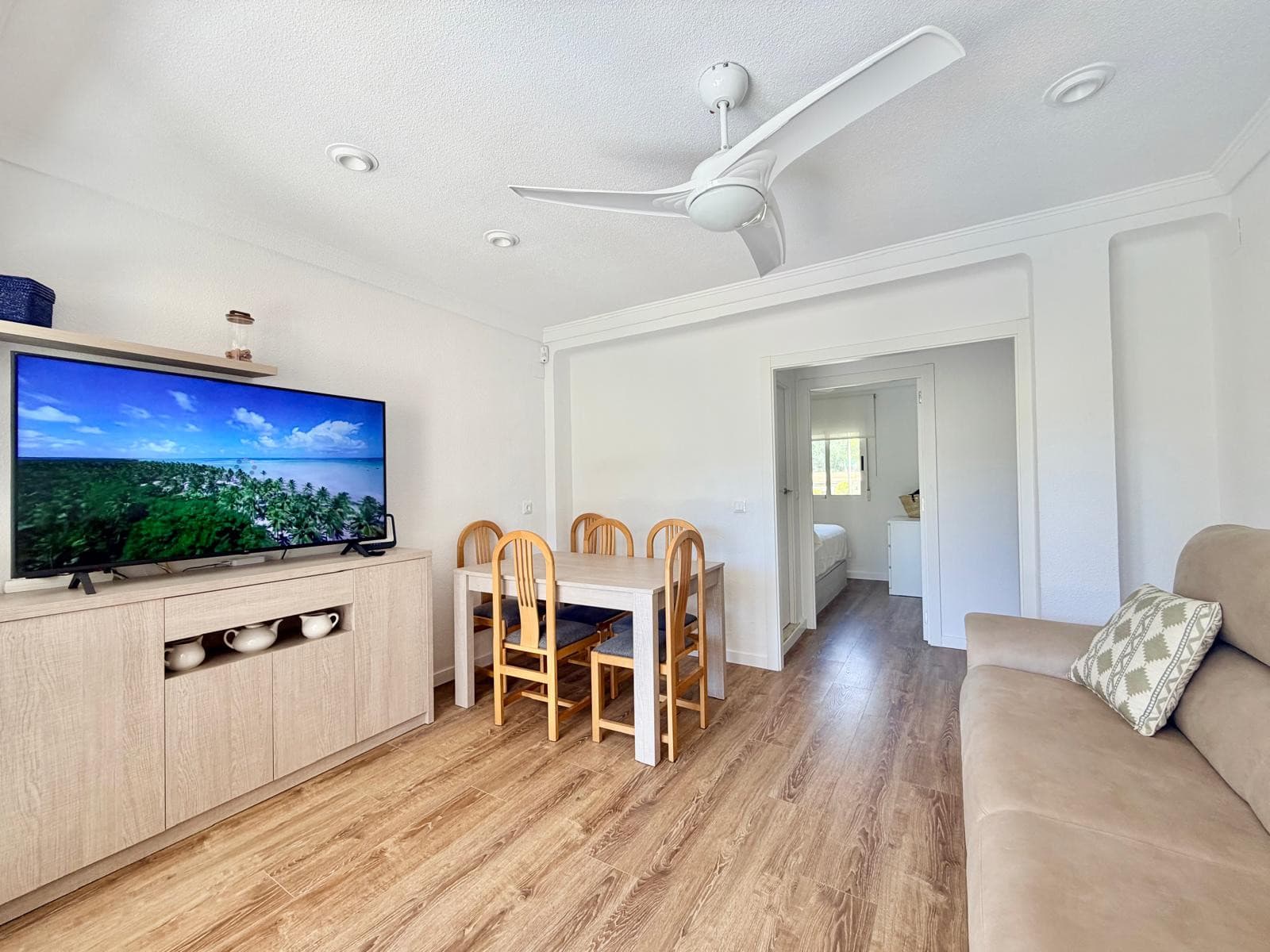 NEW TOWN LEVANTE BEACH APARTMENT (R192)