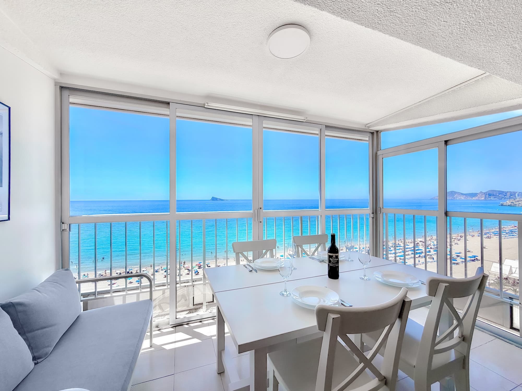 SEAFRONT BEACH STUNNING VIEWS APARTMETNT (R194)