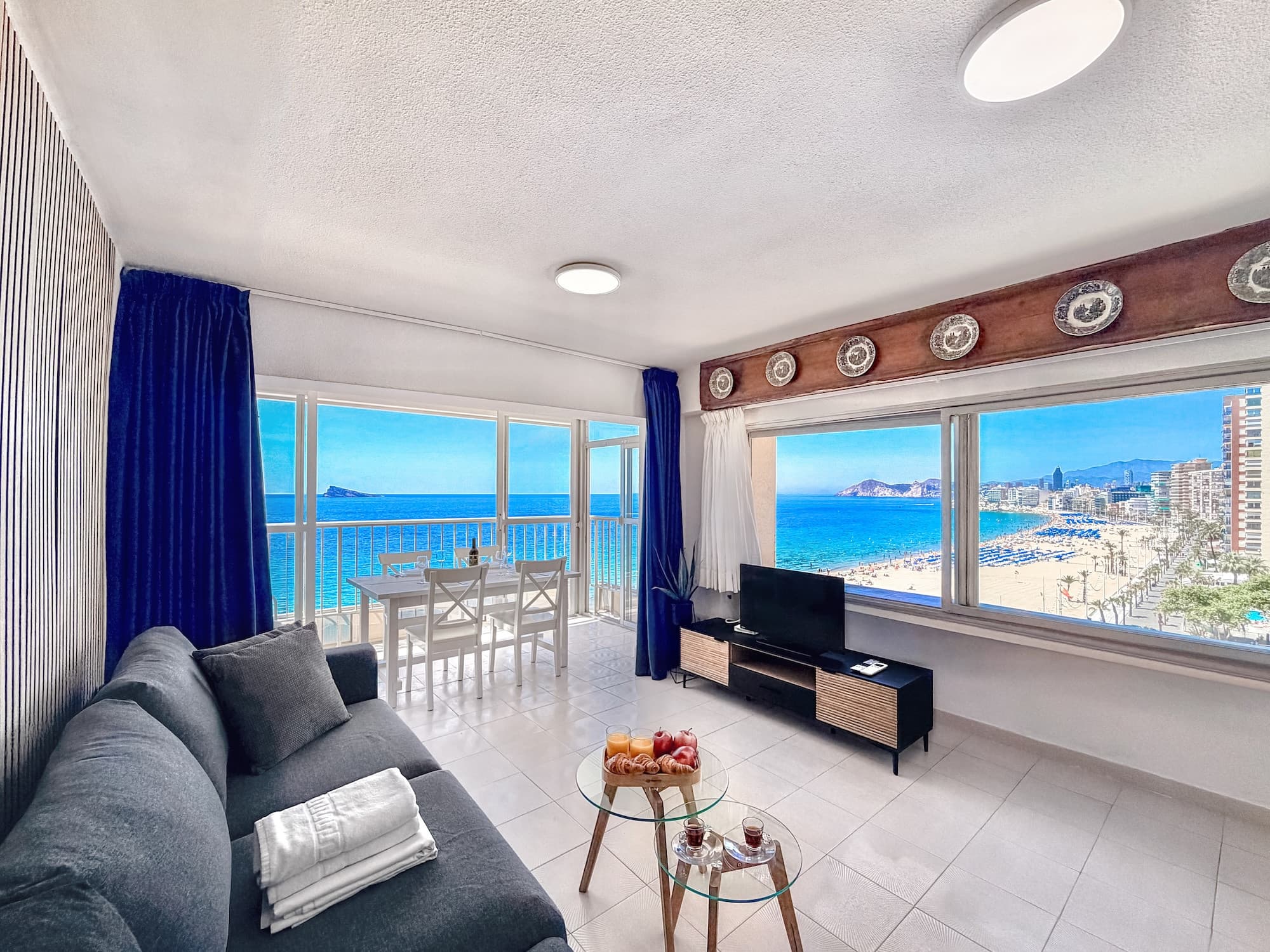 SEAFRONT BEACH STUNNING VIEWS APARTMETNT (R194)