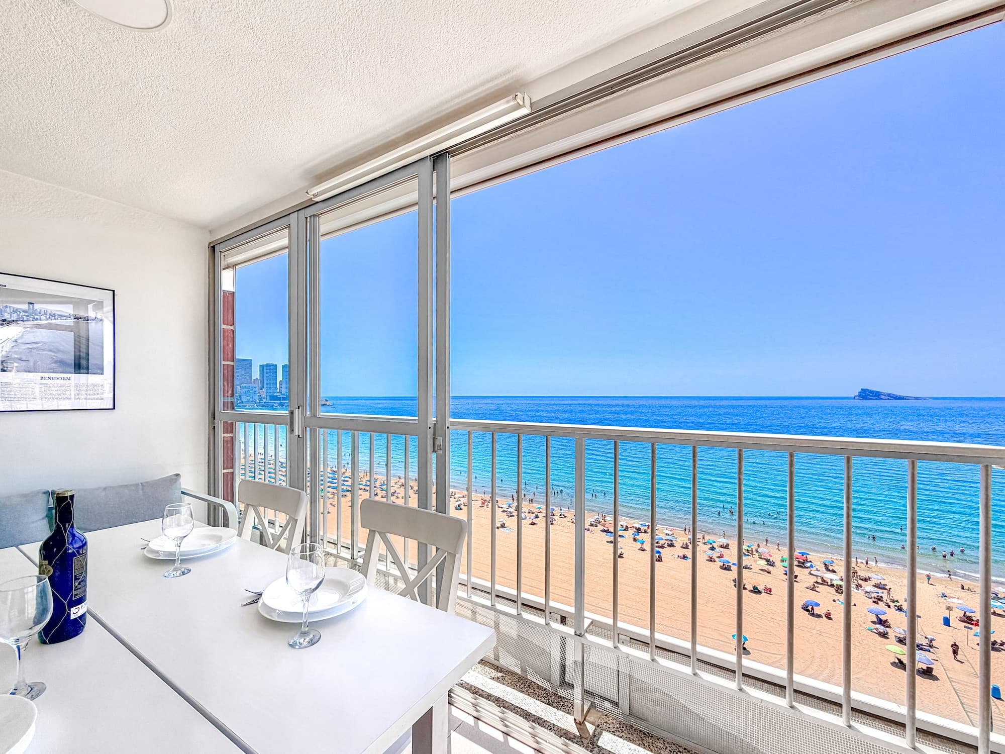 SEAFRONT BEACH STUNNING VIEWS APARTMETNT (R194)