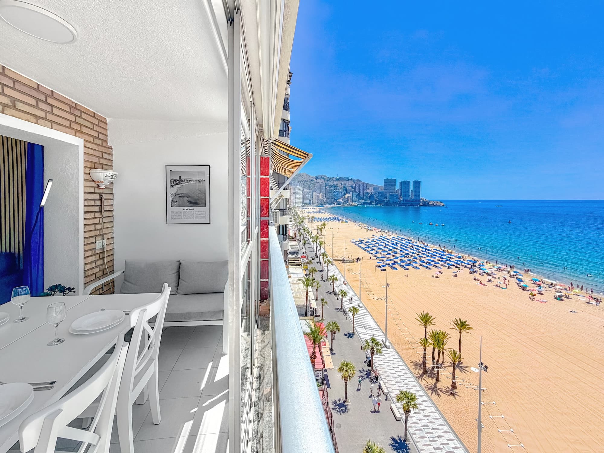 SEAFRONT BEACH STUNNING VIEWS APARTMETNT (R194)